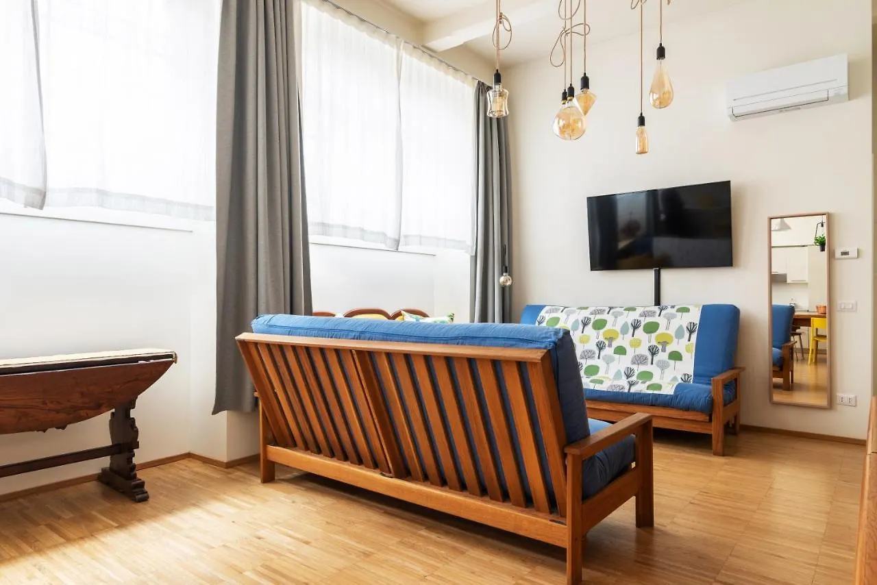 Appartamento LA CASA COLORATA - Flats in Milan - Bocconi 0*,  Italia