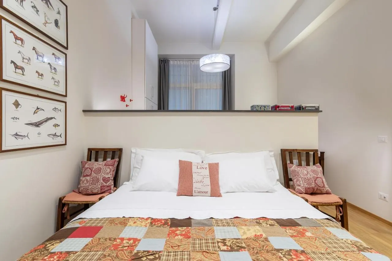 Appartamento LA CASA COLORATA - Flats in Milan - Bocconi 0*,  Italia